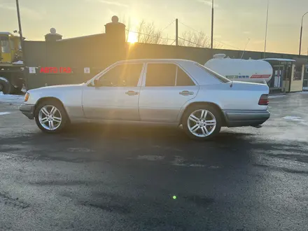 Mercedes-Benz E 280 1994 года за 2 800 000 тг. в Алматы – фото 2