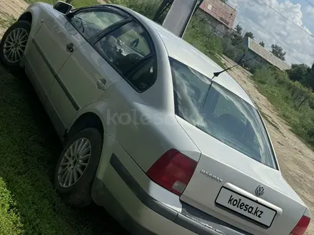 Volkswagen Passat 1998 года за 1 500 000 тг. в Семей – фото 11