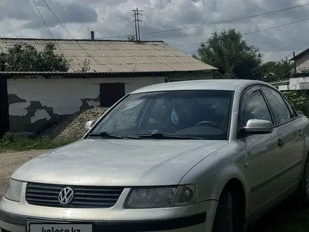 Volkswagen Passat 1998 года за 1 500 000 тг. в Семей – фото 2