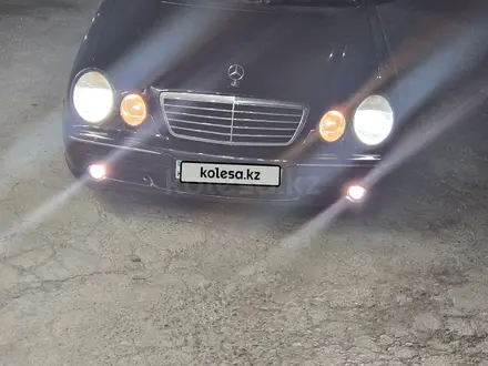 Mercedes-Benz E 320 2000 года за 4 800 000 тг. в Шымкент – фото 2