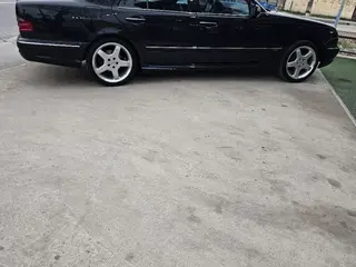 Mercedes-Benz E 320