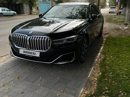 BMW 740 2020 года за 46 000 000 тг. в Тараз