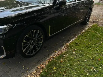 BMW 740 2020 года за 46 000 000 тг. в Тараз – фото 2