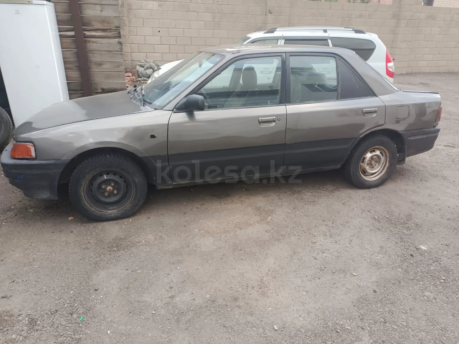 Mazda 323, 1992