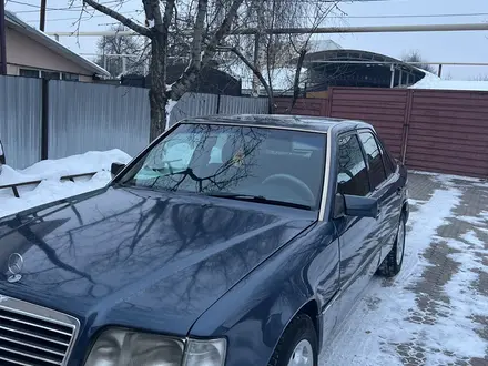 Mercedes-Benz E 220 1993 года за 3 200 000 тг. в Алматы – фото 5