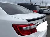 Спойлер на крышка багажника Toyota Camry за 5 000 тг. в Алматы – фото 3