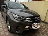 Toyota Highlander 2014 года за 12 000 000 тг. в Актау