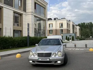 Mercedes-Benz E 320