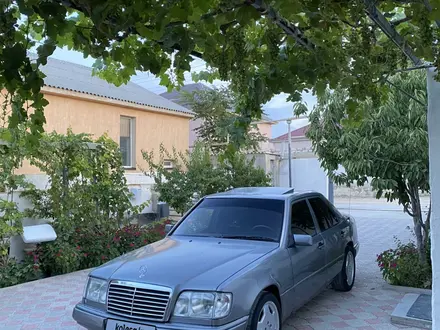 Mercedes-Benz E 220 1993 года за 2 200 000 тг. в Актау – фото 3