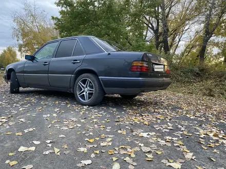 Mercedes-Benz E 200 1995 года за 2 000 000 тг. в Петропавловск – фото 7