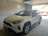 Toyota RAV4 2022 годаүшін17 500 000 тг. в Атырау – фото 3