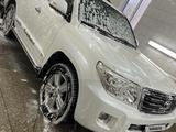 Toyota Land Cruiser 2013 года за 13 000 000 тг. в Актобе – фото 2