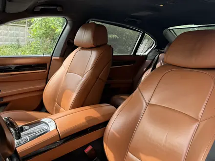 BMW 750 2009 года за 8 000 000 тг. в Алматы – фото 11
