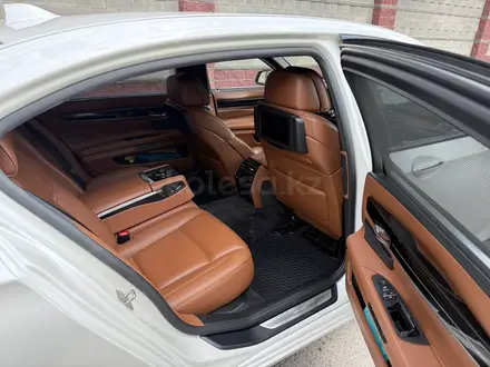 BMW 750 2009 года за 8 000 000 тг. в Алматы – фото 12