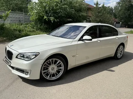 BMW 750 2009 года за 8 000 000 тг. в Алматы