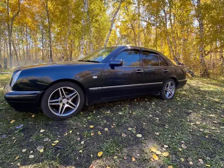 Mercedes-Benz E 200 1999 года за 4 500 000 тг. в Молодежное (Осакаровский р-н) – фото 2