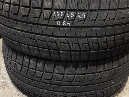 Резина зимняя 235/55 r17 Bridgestone 2-шт., из Японии за 52 000 тг. в Алматы