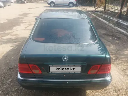 Mercedes-Benz E 200 1996 года за 2 100 000 тг. в Петропавловск – фото 5