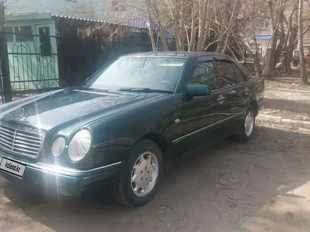 Mercedes-Benz E 200 1996 года за 2 100 000 тг. в Петропавловск – фото 3