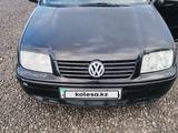 Volkswagen Jetta 2000 года за 1 500 000 тг. в Актобе – фото 2