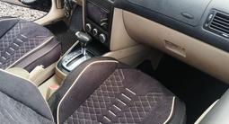 Volkswagen Jetta 2000 года за 1 500 000 тг. в Актобе – фото 3