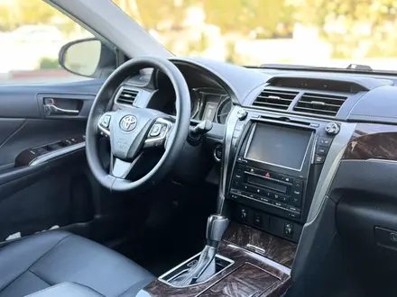 Toyota Camry 2018 года за 13 700 000 тг. в Шымкент – фото 13
