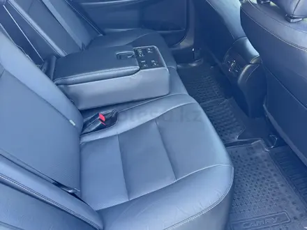 Toyota Camry 2018 года за 13 700 000 тг. в Шымкент – фото 10