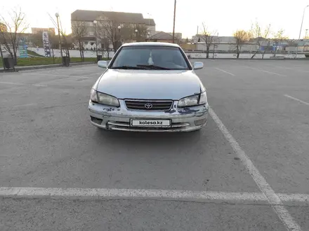 Toyota Camry 2000 года за 2 700 000 тг. в Урджар – фото 4