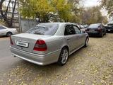 Mercedes-Benz C 200 1995 года за 2 950 000 тг. в Алматы – фото 3