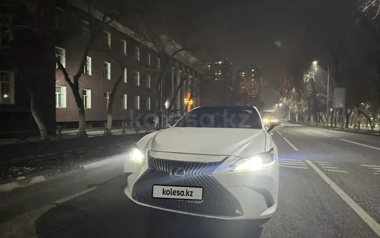 Lexus ES 250 2018 года за 18 200 000 тг. в Алматы