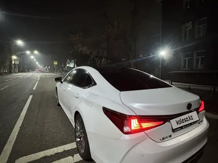 Lexus ES 250 2018 года за 18 200 000 тг. в Алматы – фото 9