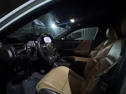 Lexus ES 250 2018 года за 18 200 000 тг. в Алматы – фото 10