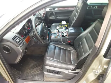 Volkswagen Touareg 2005 года за 5 500 000 тг. в Алматы – фото 19