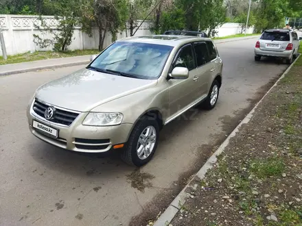Volkswagen Touareg 2005 года за 5 500 000 тг. в Алматы – фото 2