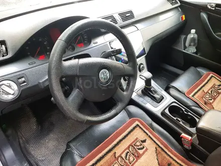 Volkswagen Passat 2005 года за 3 500 000 тг. в Алматы – фото 10