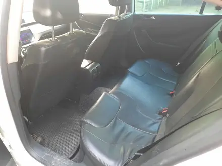 Volkswagen Passat 2005 года за 3 500 000 тг. в Алматы – фото 12