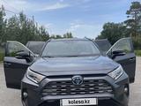 Toyota RAV4 2021 года за 20 222 000 тг. в Алматы – фото 2