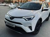 Toyota RAV4 2017 года за 12 700 000 тг. в Караганда