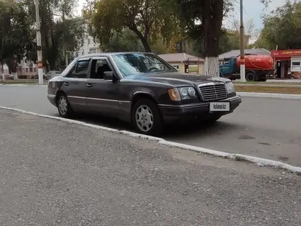 Mercedes-Benz E 220 1993 года за 2 000 000 тг. в Рудный – фото 6