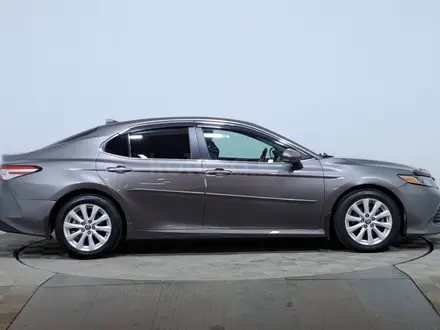 Toyota Camry 2020 года за 10 590 000 тг. в Астана – фото 4