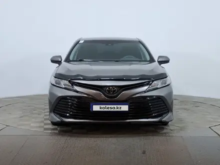 Toyota Camry 2020 года за 10 590 000 тг. в Астана – фото 2