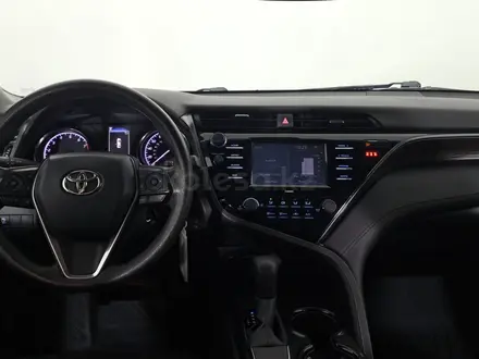 Toyota Camry 2020 года за 10 590 000 тг. в Астана – фото 14