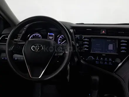 Toyota Camry 2020 года за 10 590 000 тг. в Астана – фото 15