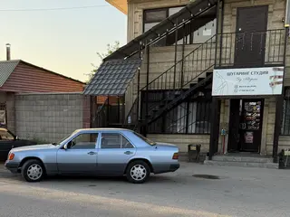 Mercedes-Benz E 230