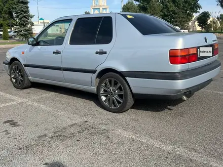 Volkswagen Vento 1993 года за 2 550 000 тг. в Тараз – фото 3