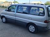 Hyundai Starex 2003 года за 2 000 000 тг. в Туркестан – фото 2
