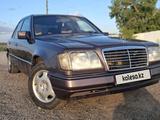 Mercedes-Benz E 220 1993 годаүшін2 200 000 тг. в Караганда