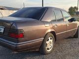 Mercedes-Benz E 220 1993 годаүшін2 200 000 тг. в Караганда – фото 5