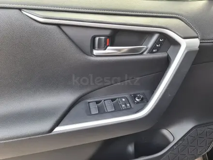 Toyota RAV4 2021 года за 19 400 000 тг. в Актобе – фото 19