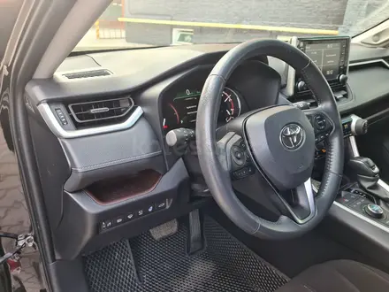 Toyota RAV4 2021 года за 19 400 000 тг. в Актобе – фото 20